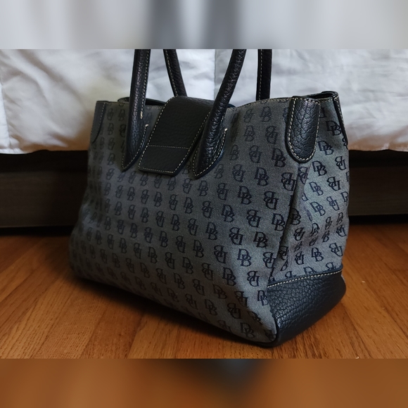 Dooney & Bourke Navy Monogram Fabric & Leather Shoulder Bag Magnetic - Picture 4 of 14